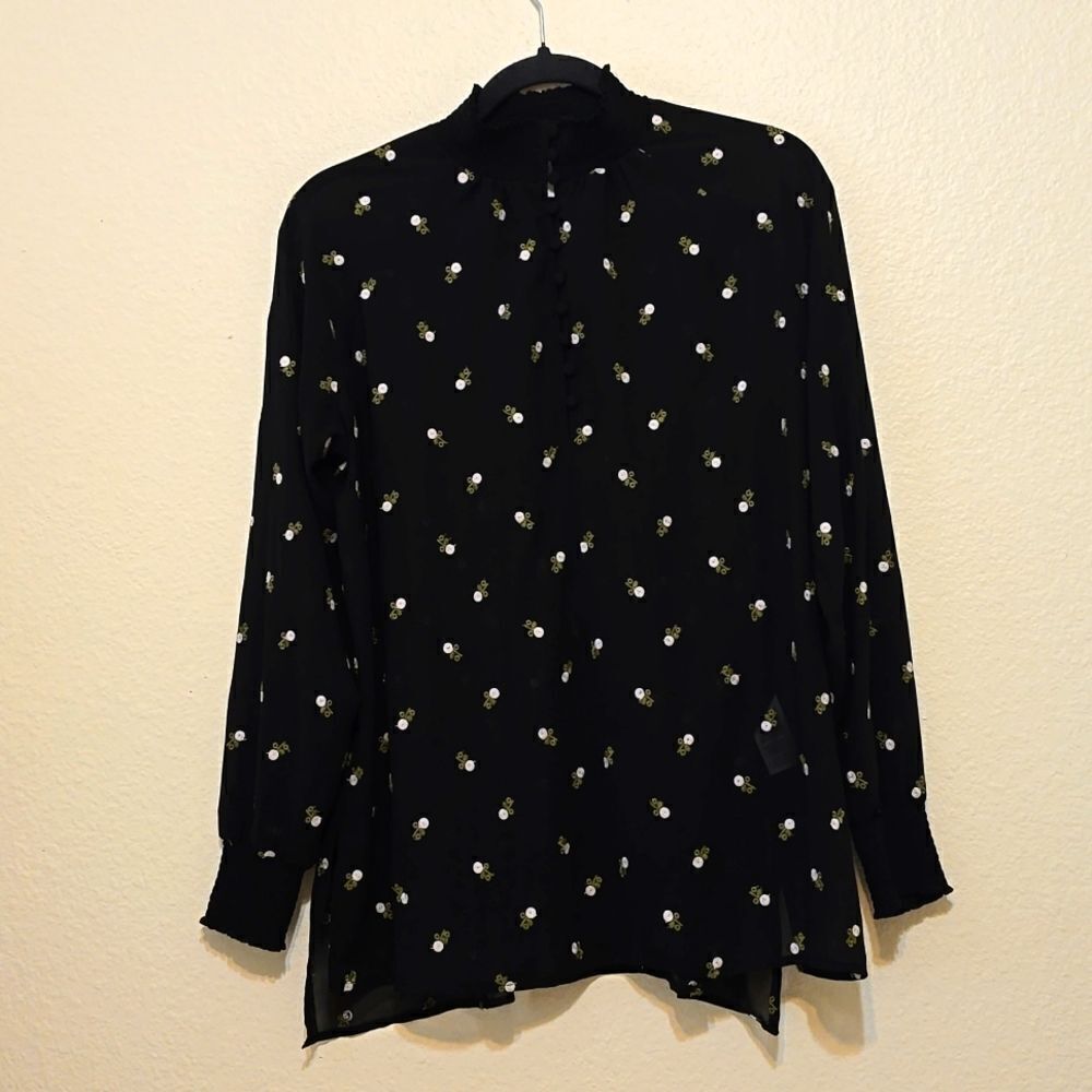Cabi sheer high neck embroidered rose blouse xs‎